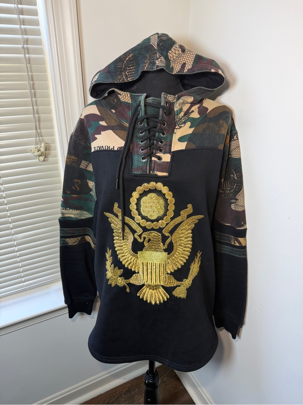 Hudson Outerwear Camo Lace Up Hoodie Gold Eagle Graphic Fleece Men’s Small